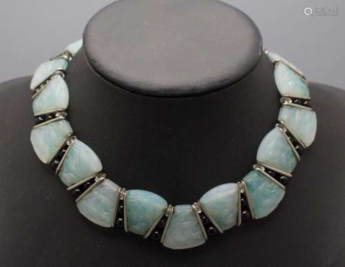 Art Déco Jadekollier / An Art Deco jade necklace, Frankreich...