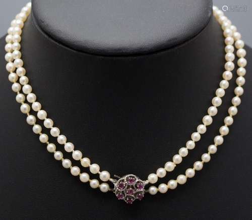 Zweireihige Perlenkette / A double row pearl necklace, 20. J...