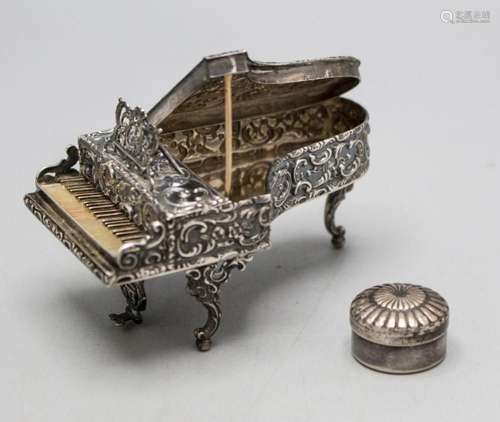 Schmuckdose als Klavier / A silver jewellery box, Martin May...