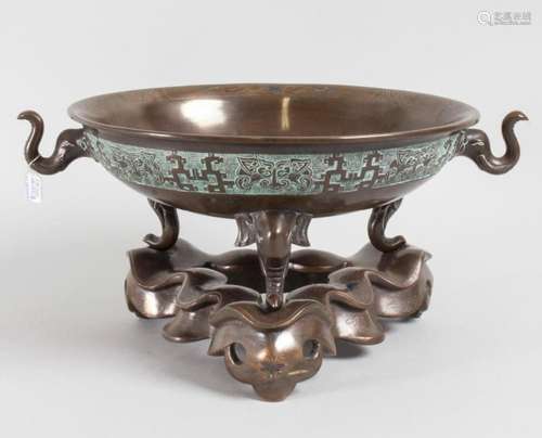 Große Zierschale / A large decorative bowl, China, Qing Dyna...