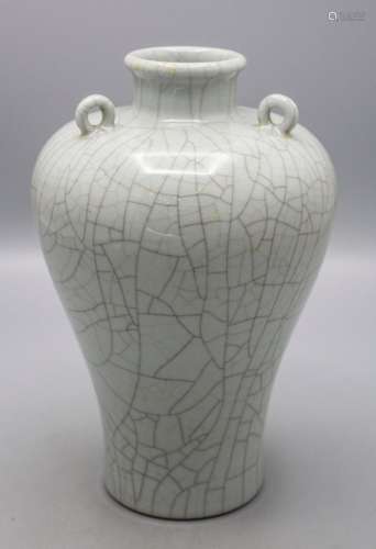 Balusterförmige, seladonfarbene Craquélé Vase, China