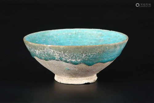 A Turquoise Monochrome-Glazed Pottery Bowl