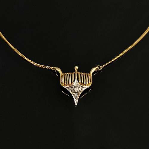 Extravagant necklace, 333/8K white/yellow gold, 3g, centre e...