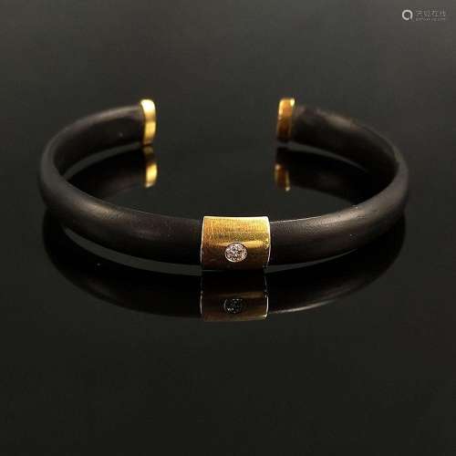 Modern Bunz design bangle, hoop made of caoutchouc, in the c...
