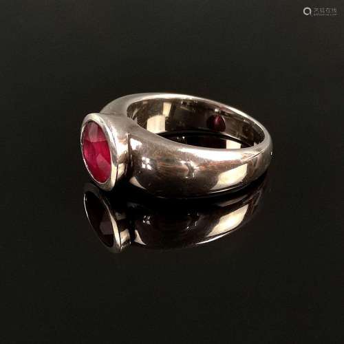 Rubin-Ring, Goldschmiedearbeit, Silber 925, 15g, mittig oval...