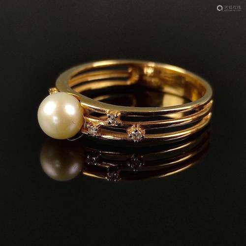 Pearl ring, 750/18K yellow gold, 4,1g, set with 5 small cubi...