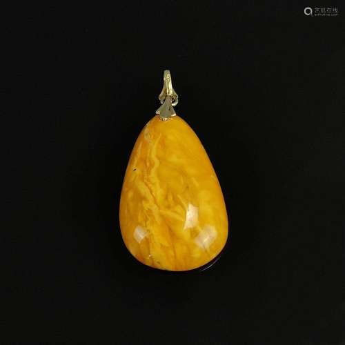 Amber pendant, 585/14K yellow gold, total weight 5.47g, tear...