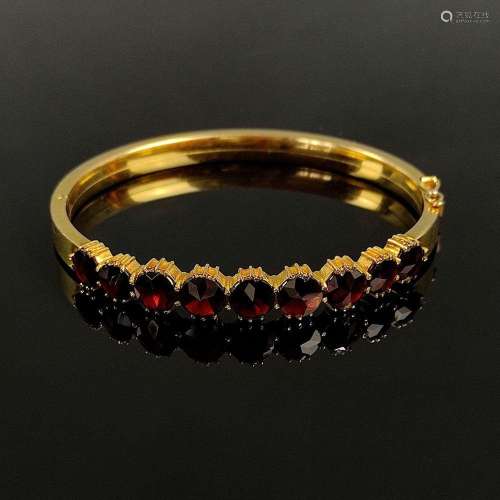 Antique garnet-gold bangle, standard gold (250/1000), 15,6g,...