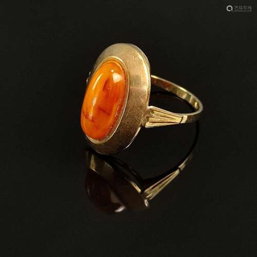 Amber ring, 333/8K yellow gold, 2g, central oval amber measu...