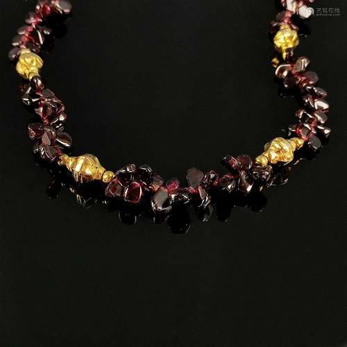 Garnet necklace, foam gold/golddoublé in 333/8K yellow gold ...