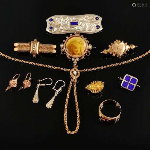 Mixed lot Art Nouveau jewelry, 12 pieces, foam gold, gold do...