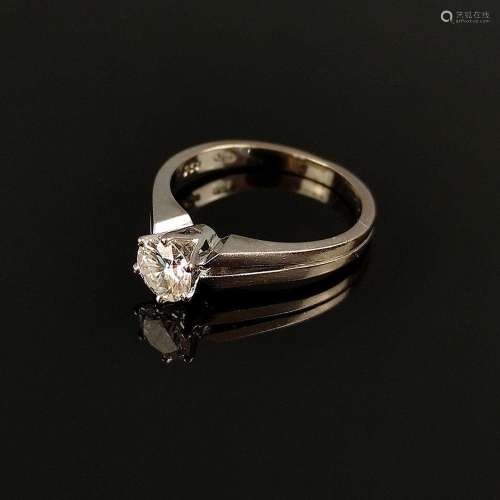 Solitaire ring, 750/18K white gold, 3.38g, diamond around 0....