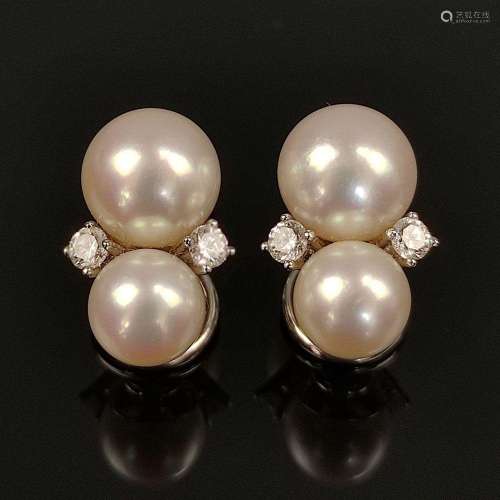 Pearl earclips, 750/18K white gold, 7g, each set with 2 diam...