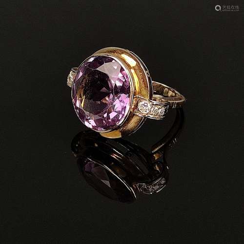 Amethyst diamond ring, 750/18K yellow gold, total weight 9.8...