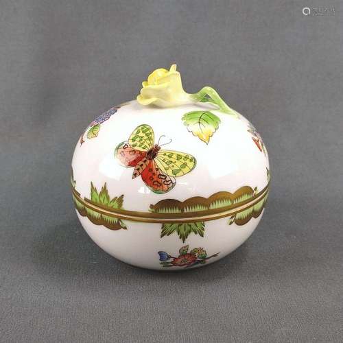 Lidded bowl, Herend, Victoria décor, fine polychrome paintin...