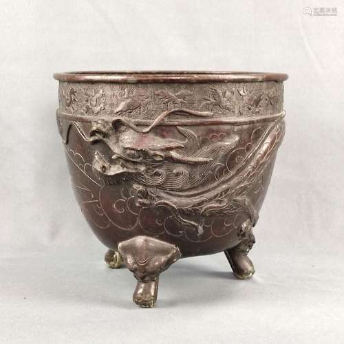 Bronze dragon pot, all around with dragon decoration in reli...