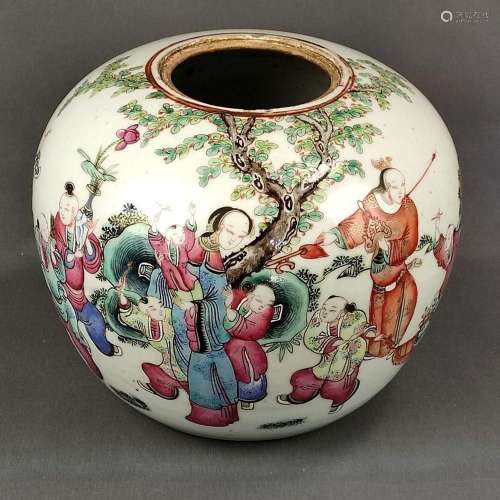 Ginger pot/ shoulder pot, China, famille rose, end of 19th c...