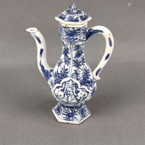 An underglazed blue porcelain jug, China, 18th/19th century,...