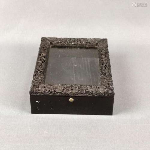 Lidded box, China, 1st half 20th century, fine carved rim, g...