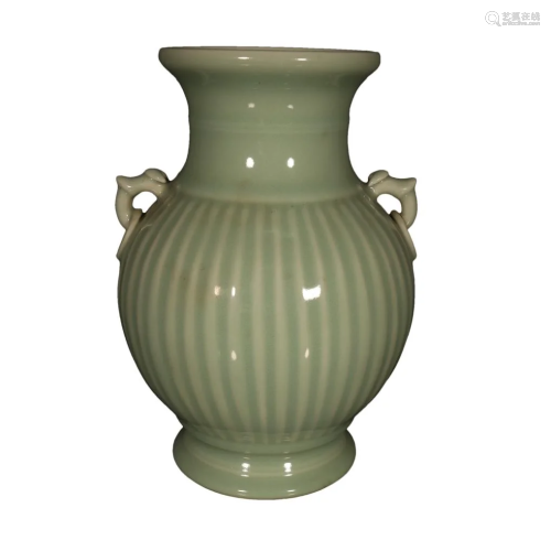 A Lovely Bean-Green Glazed Double-ear Zun-form Vase