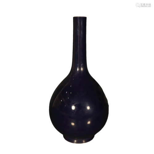 A Delicate Ji-Blue Glazed Gall-Shaped Vase