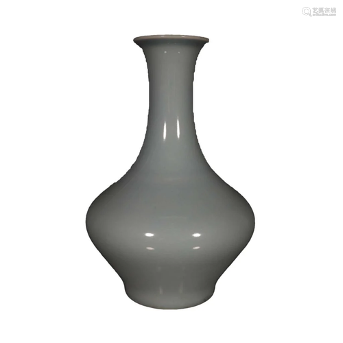 A Delicate Bean-Green Glazed Vase