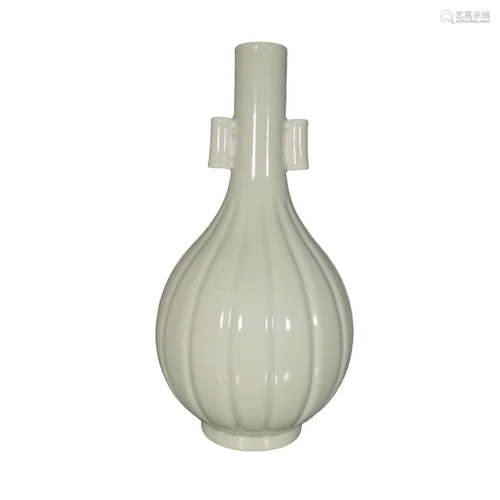 A Delicate Sky-Glazed Melon Ribbing Vase with Pierced Handle...