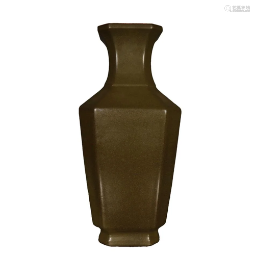 A Fine Tea-leaf Foam Vase