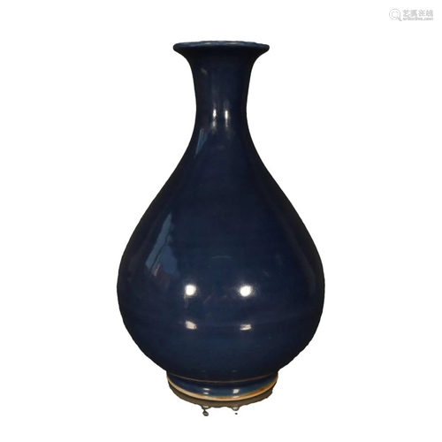 A Delicate Ji-Blue Glazed Vase