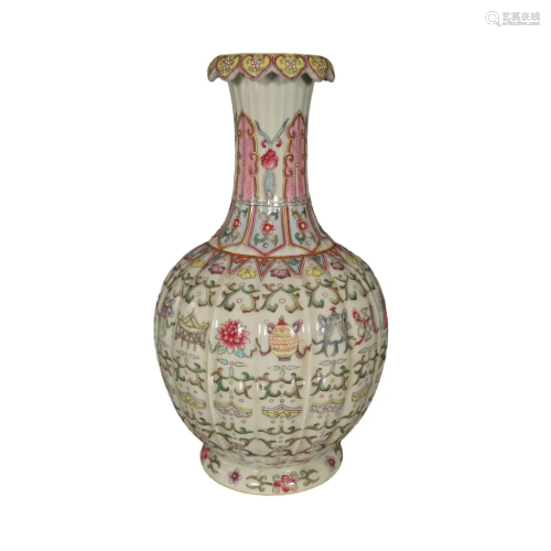 A Wonderful Famille-rose Flower Eight Treasure Pattern Vase