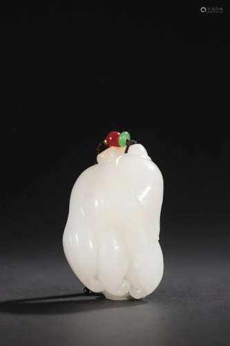 A Fine Hetian Jade Carved Pendant