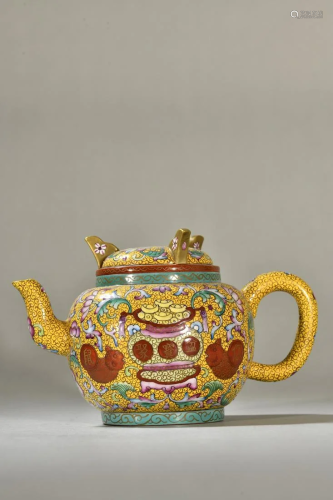A Zisha Enamel Teapot
