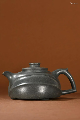 A Delicate Zisha Teapot