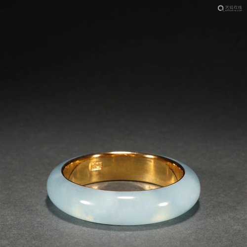 A Top Aquamarine Inlaid Gold Bracelet