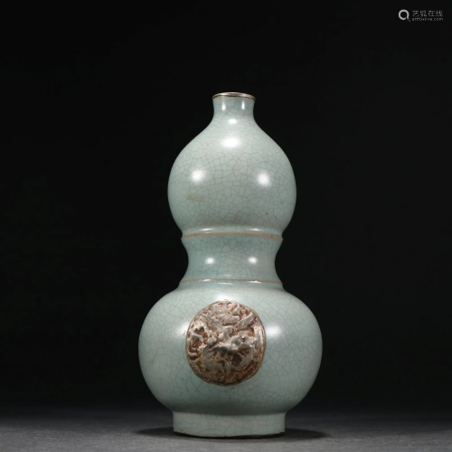 A Fine Geyao Gourd Vase