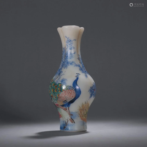 A Fine Glass Vase With Pheonix Pattern