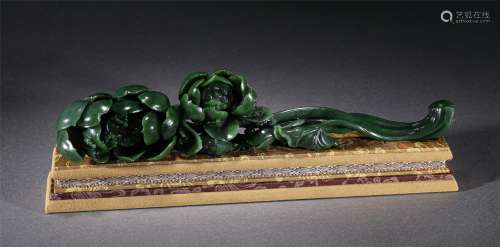 A CHINESE JADE RUYI SCEPTER ORNAMENTS