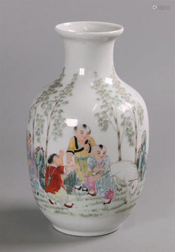 Chinese porcelain vase, possibly Republican period