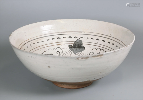 A large Chinese cizhou bowl, possibly Yuan dynasty