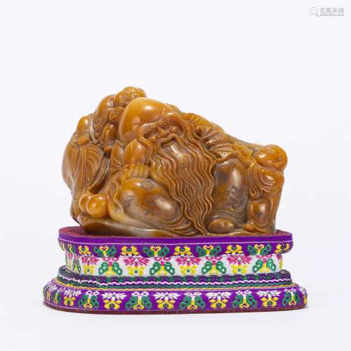 A CHINESE SOAP STONE FIGURE OF BUDDHA STATUE