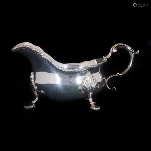 A Georgian style sterling gravy boat