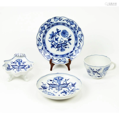 (lot of 20) Meissen porcelain in the Blue Onion pattern