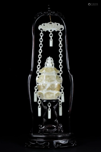 Qing Dy Hetian Jade Palace Lantern Shape Braced Chain Vase w...