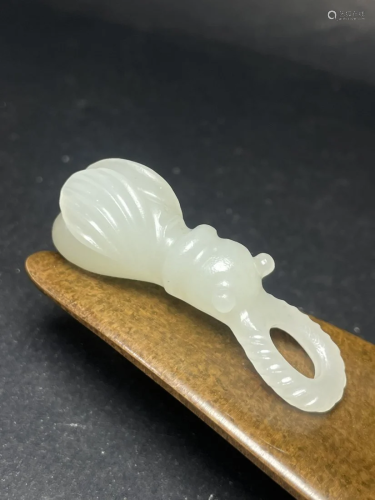 Hand Carved Chinese Hetian Jade Pendant - Cicada