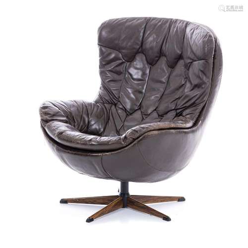 H.W. KLEIN (1919-1987) - Leather Egg chair