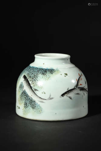 Famille Rose Fishes Mallet-Form Jar