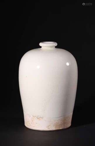 Ding Ware White Glaze Meiping