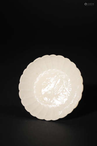 Ding Ware Twin-Fish Chrysanthemum Plate