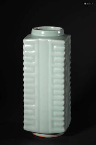 Longquan Kiln Cong-Form Vase