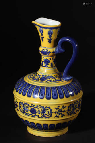 Yellow-Ground Blue and White Ewer